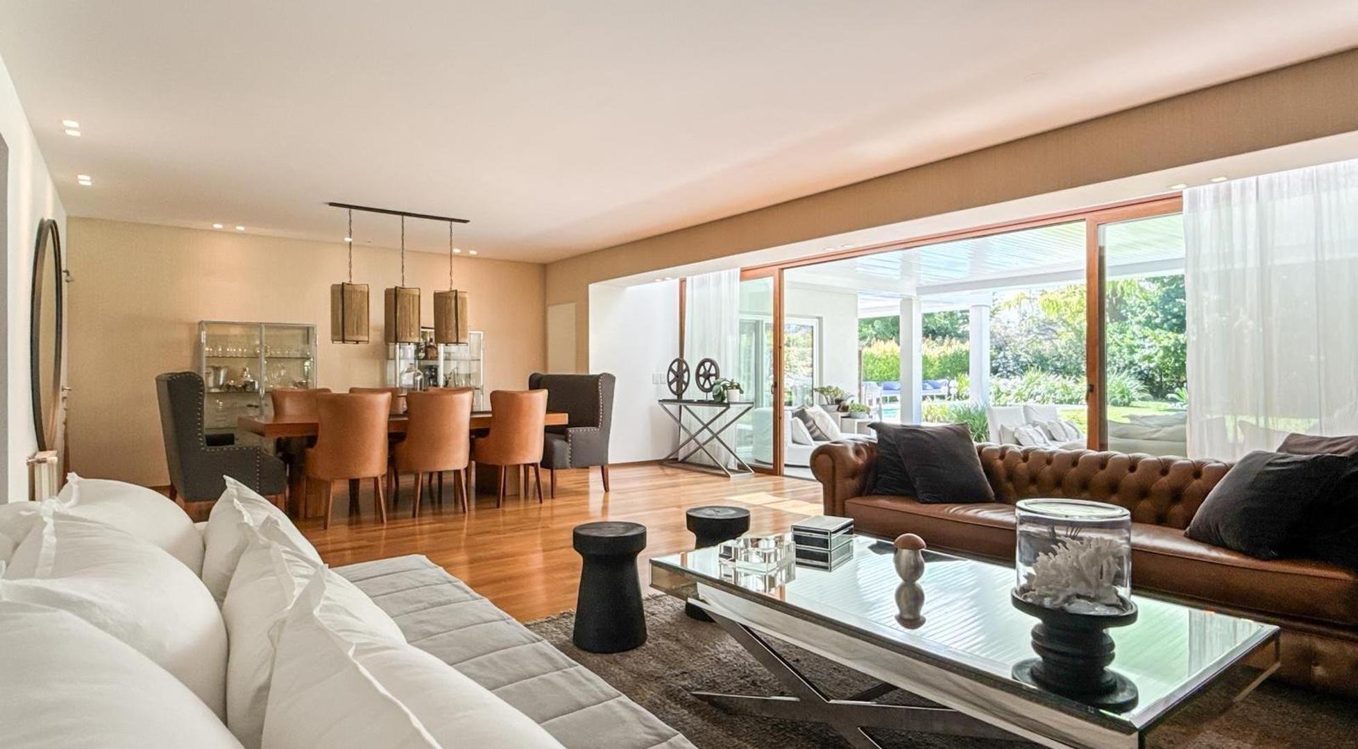 Casa 6 ambientes con 4 baños