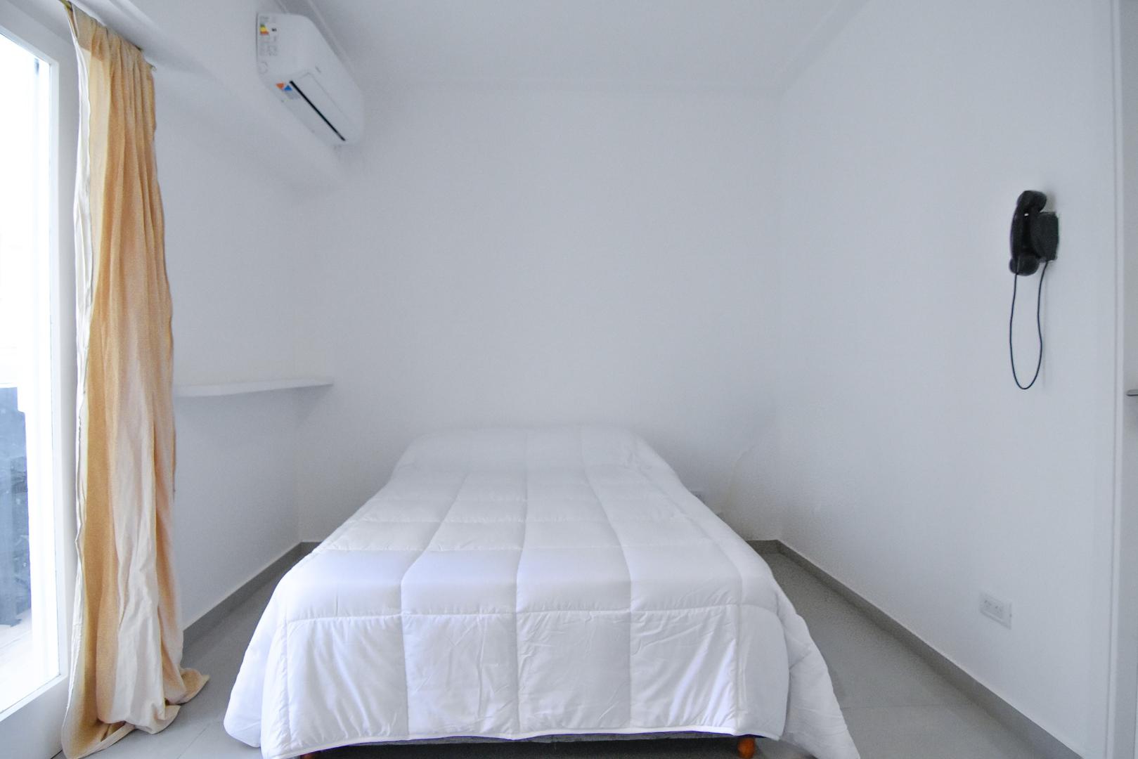 Departamento monoambiente con balcón - A. Brown y Buenos AIres