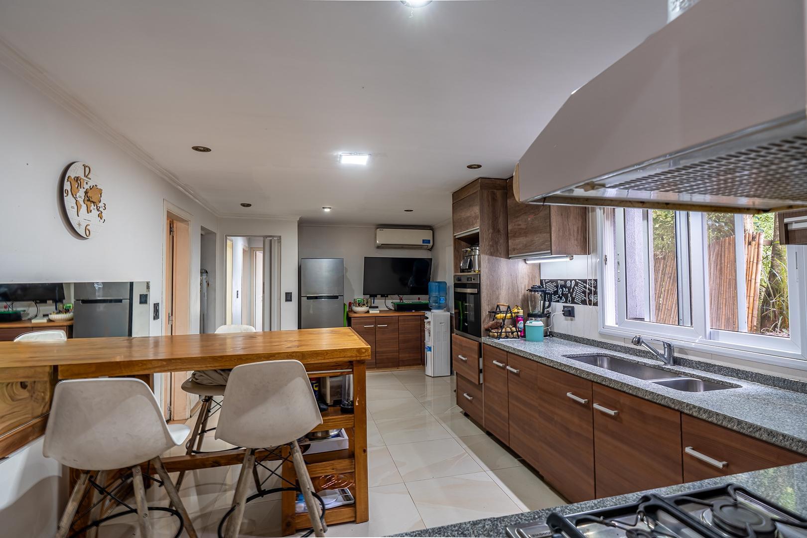 Casa 5 ambientes con 3 baños