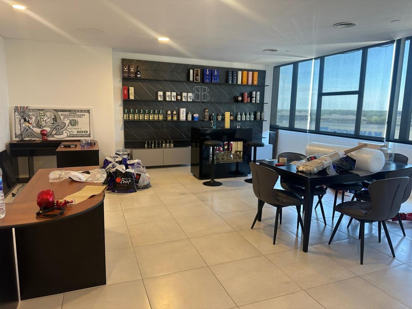 Avenida Del Puerto 215 , Piso 7