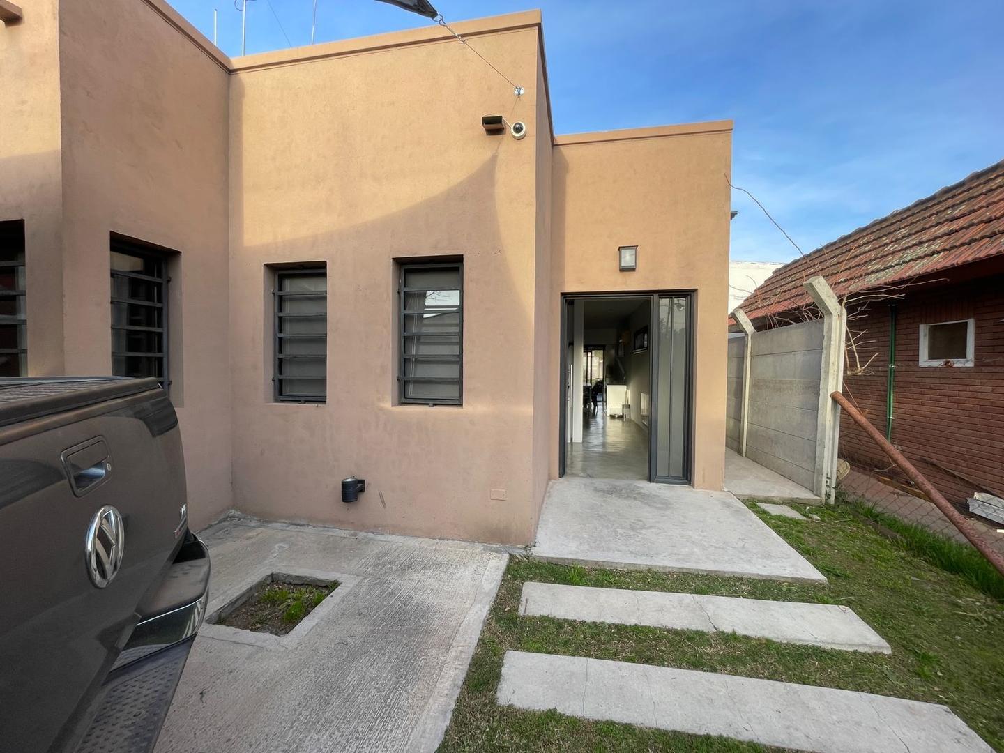 Casa 6 ambientes con 3 baños