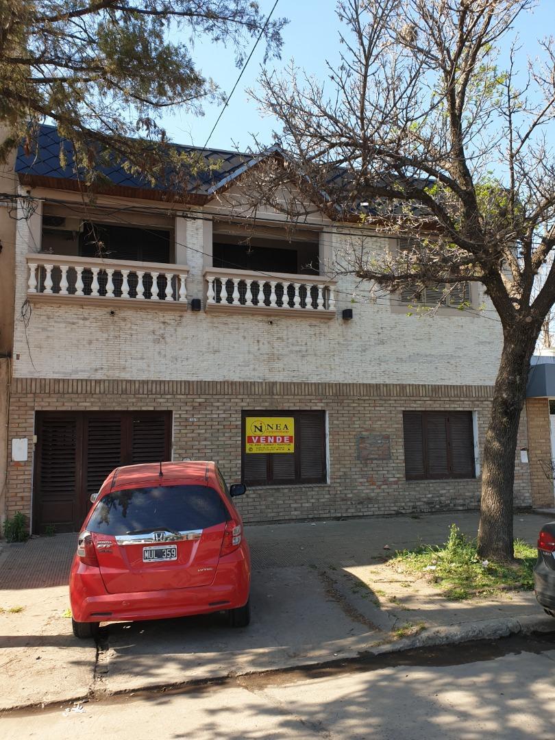 Casa de dos plantas con excelente ubicación