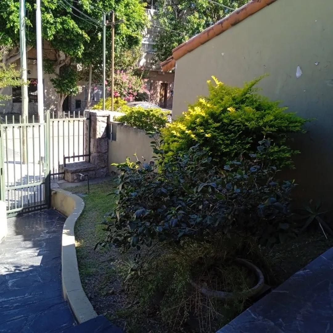 Casa en Venta con 4 cocheras