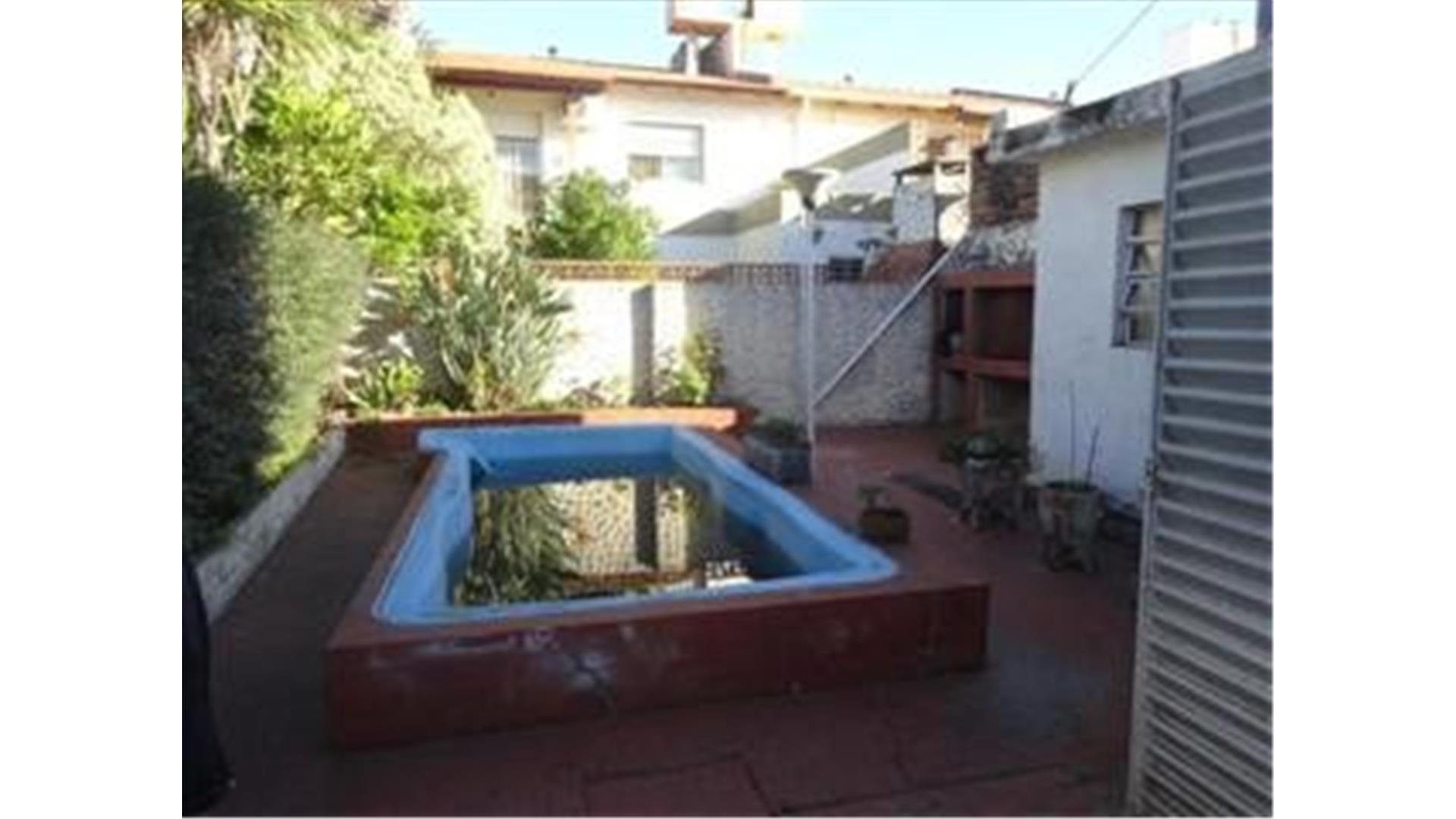 Casa 4 ambientes con 1 baño