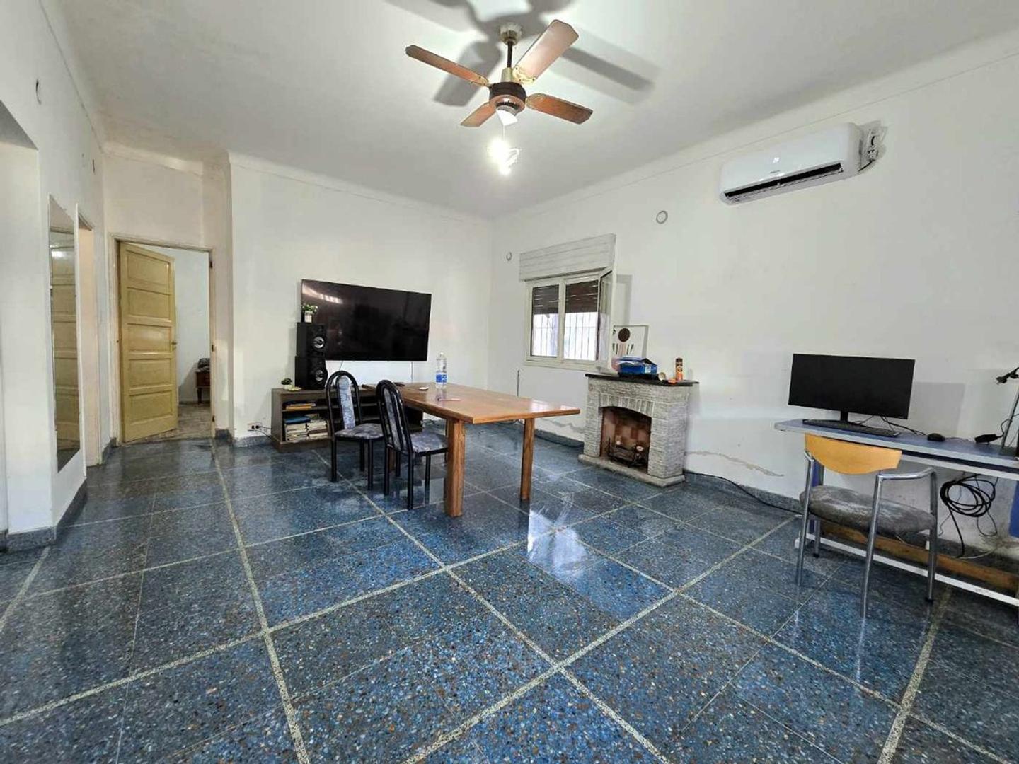 VENTA CASA 3 AMB, V. LUZURIAGA, A REFACCIONAR