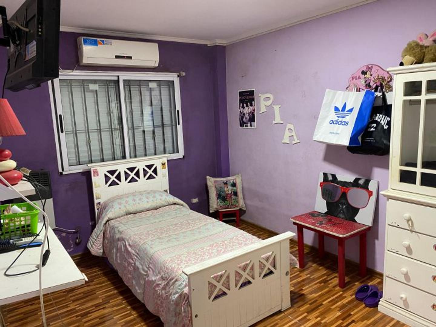 Casa 7 ambientes con 2 baños