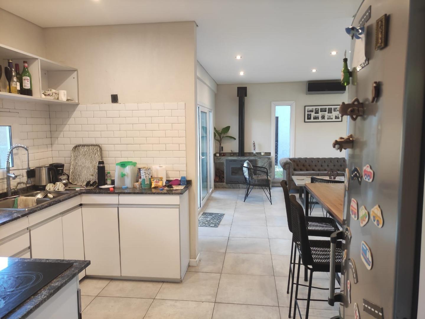 Casa 4 ambientes con 3 baños