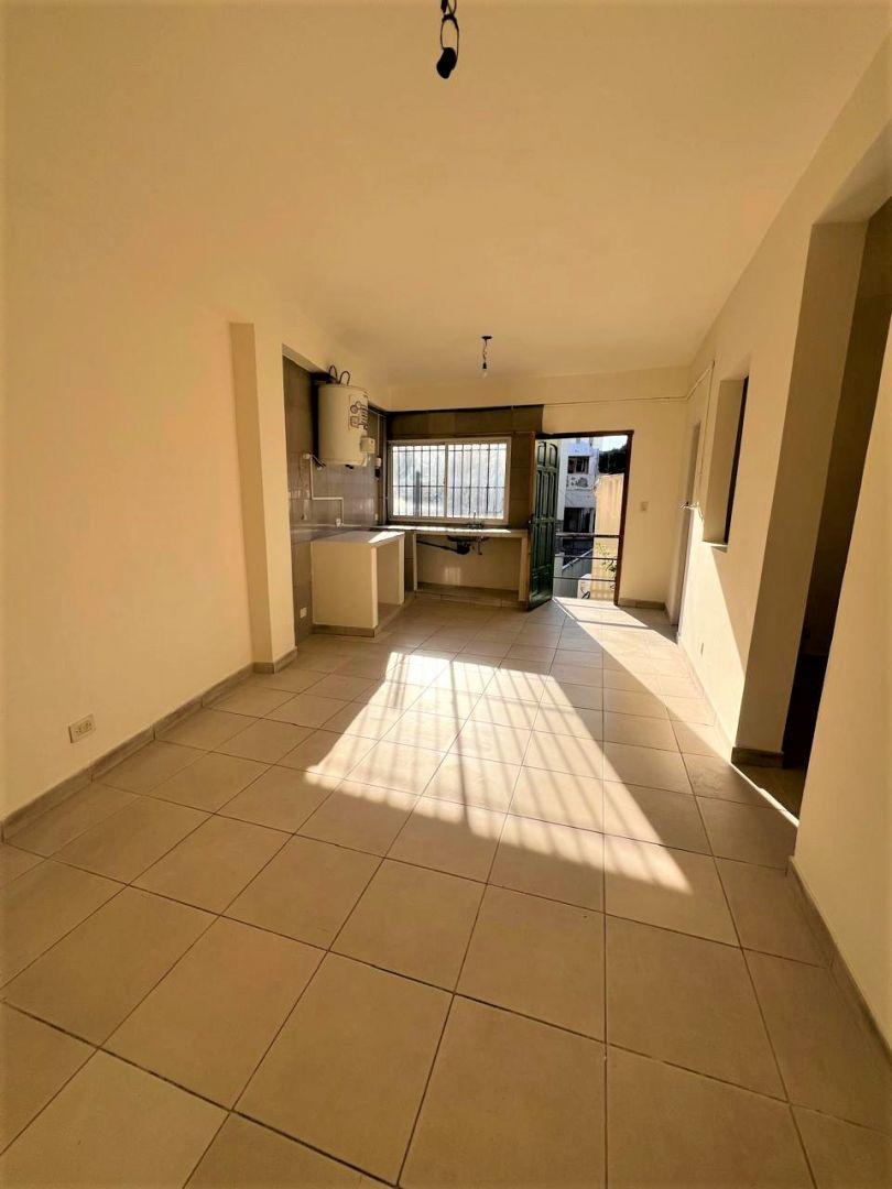Depto Tipo Casa en Alquiler de 2 ambientes