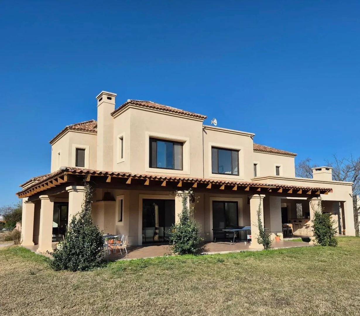 Exc casa vta 3 dor qcho/esc/estar/suite/pil Chacras Sta Mari