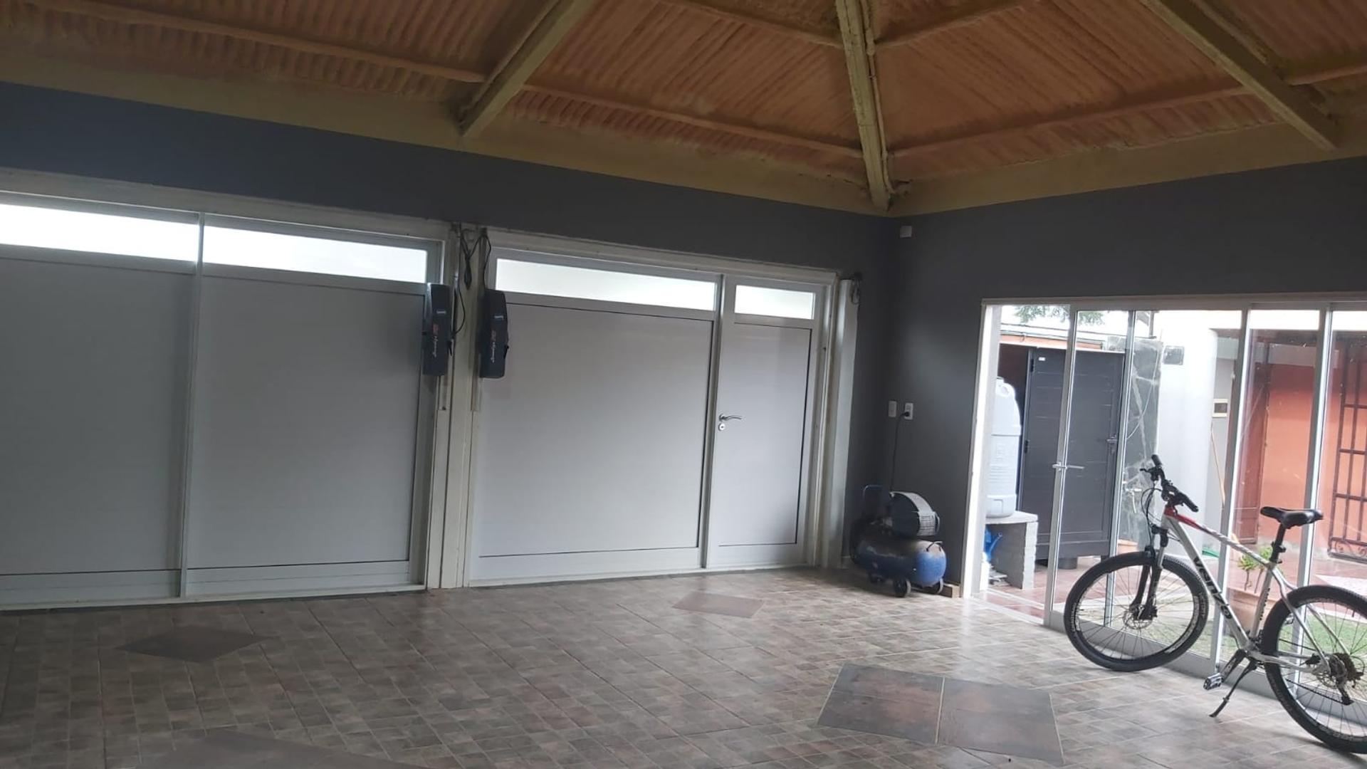 Venta Casa Tipo Chalet.Esquina.Impecable.Amplia -