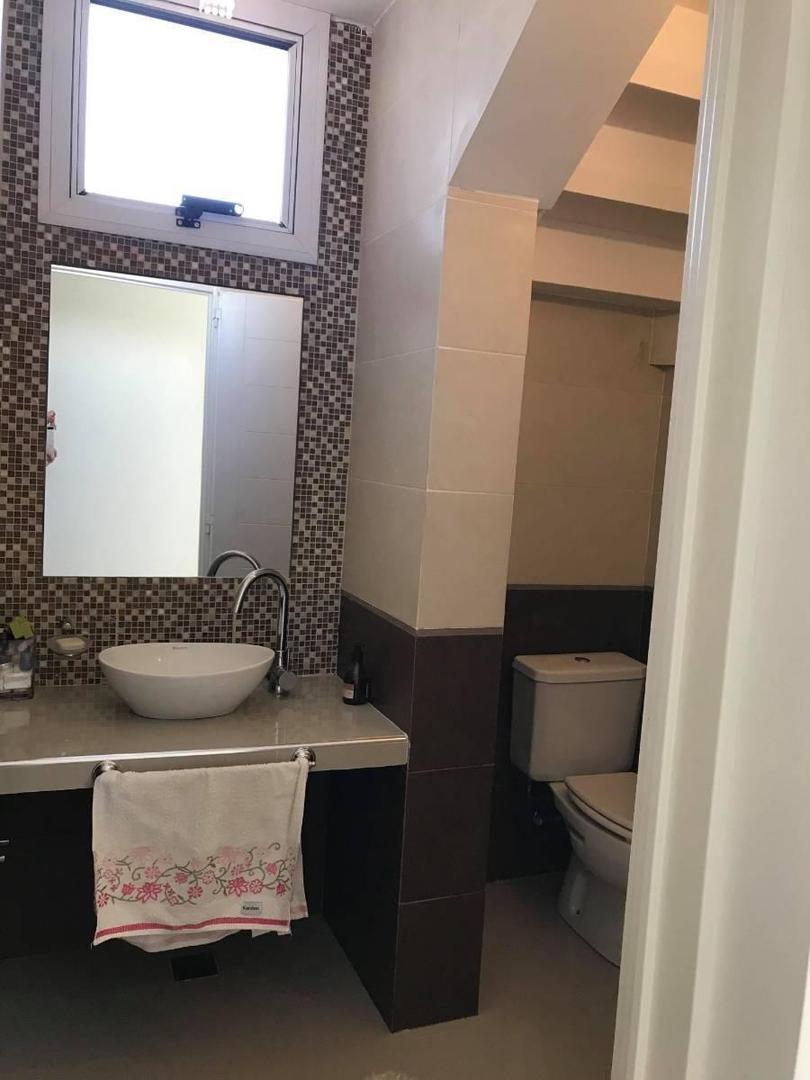 Casa 5 ambientes con 3 baños