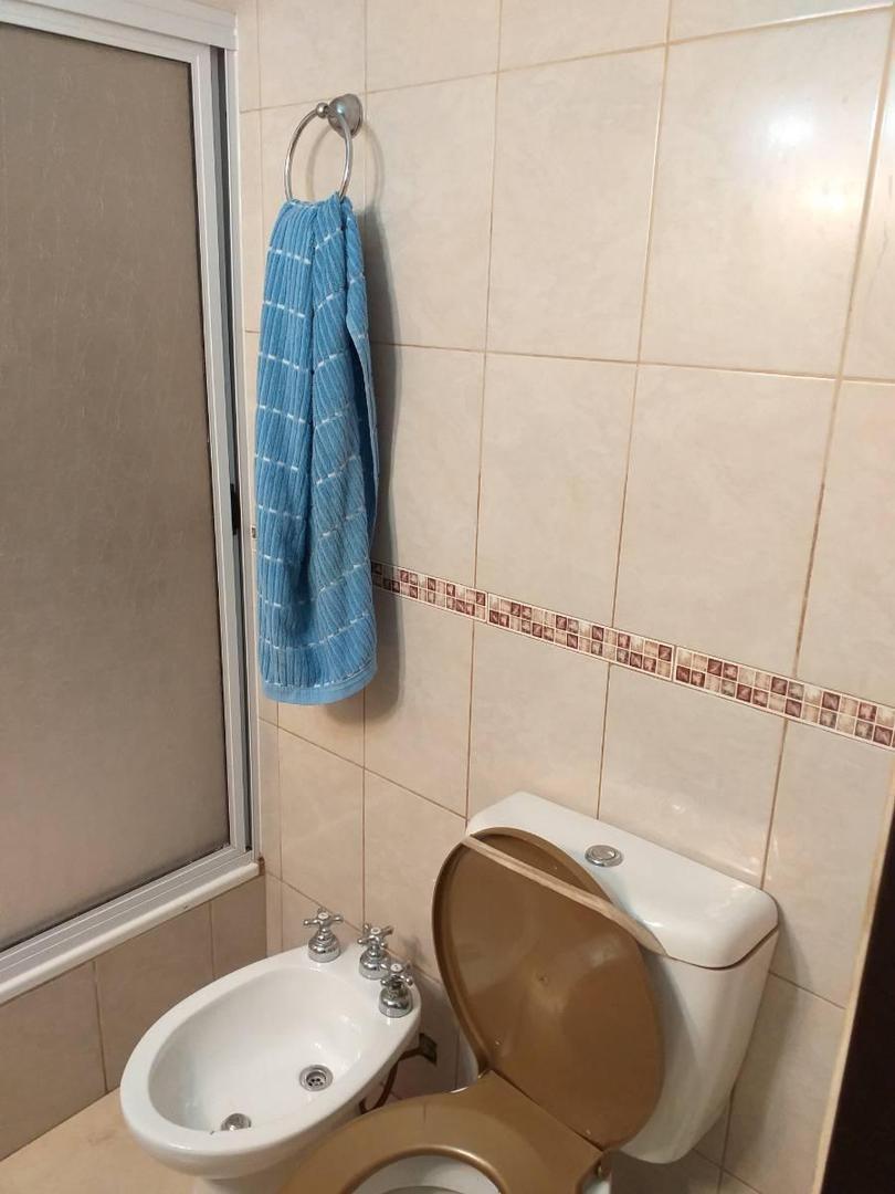 Casa 5 ambientes con 1 baño