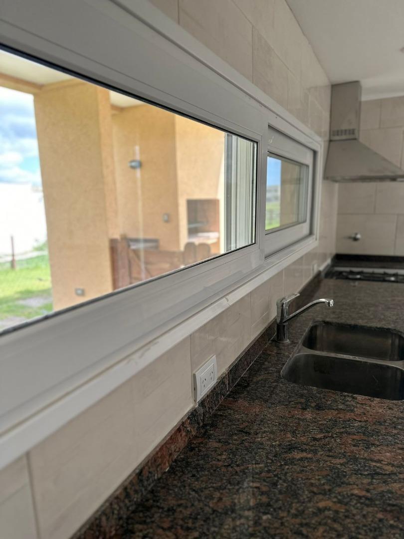 Casa en Alquiler de 3 dormitorios