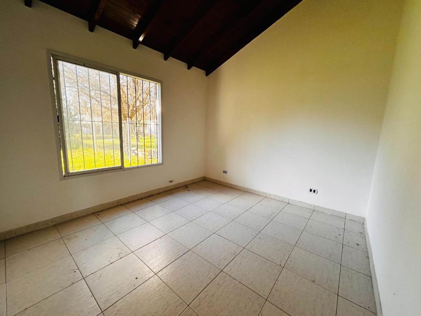 Casa en venta en Carlos Keen. Posib. de financ.