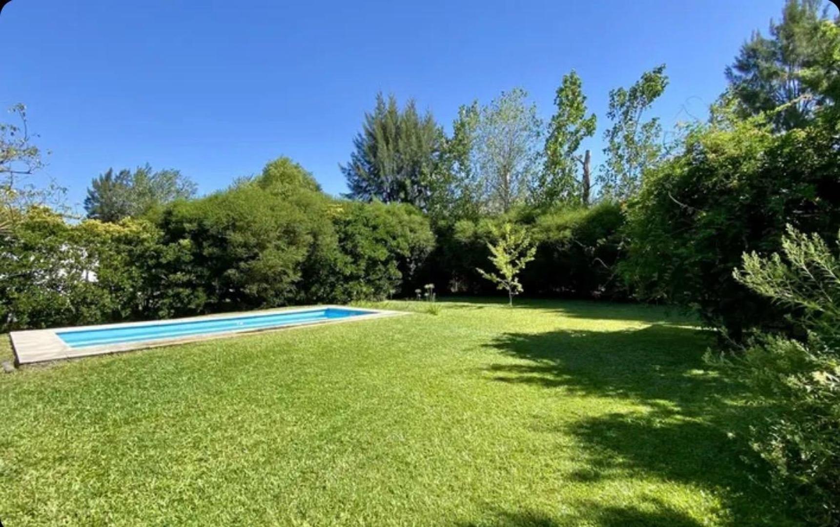 Casa en Venta con 2 cocheras
