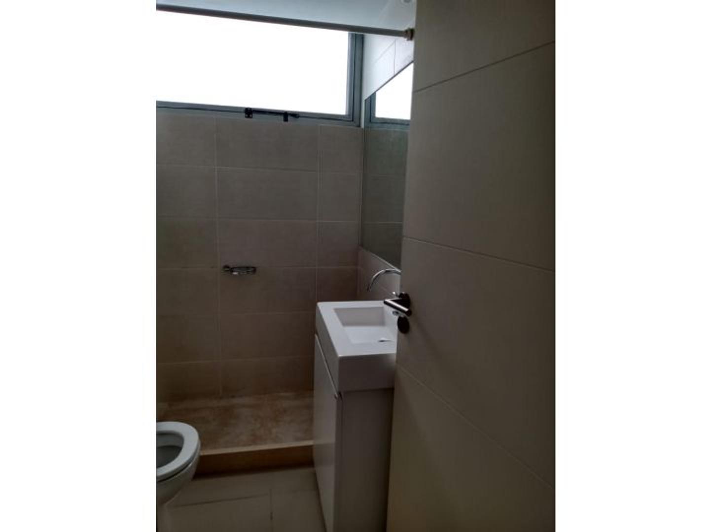 Eva Perón 8615 - USD 145.000