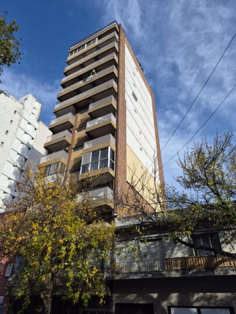 Rivadavia 2437 Frente y Contrafrente