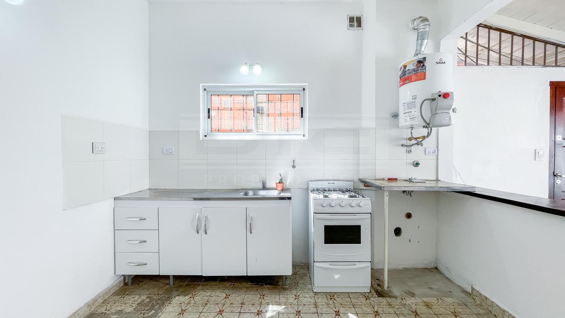 Emilio Frers  al 2000 entre Hipolito Yrigoyen  y Velez Sarsfield