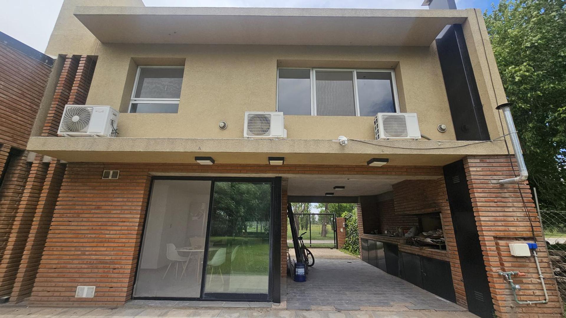 Casa en Alquiler en Roldan, USD 900