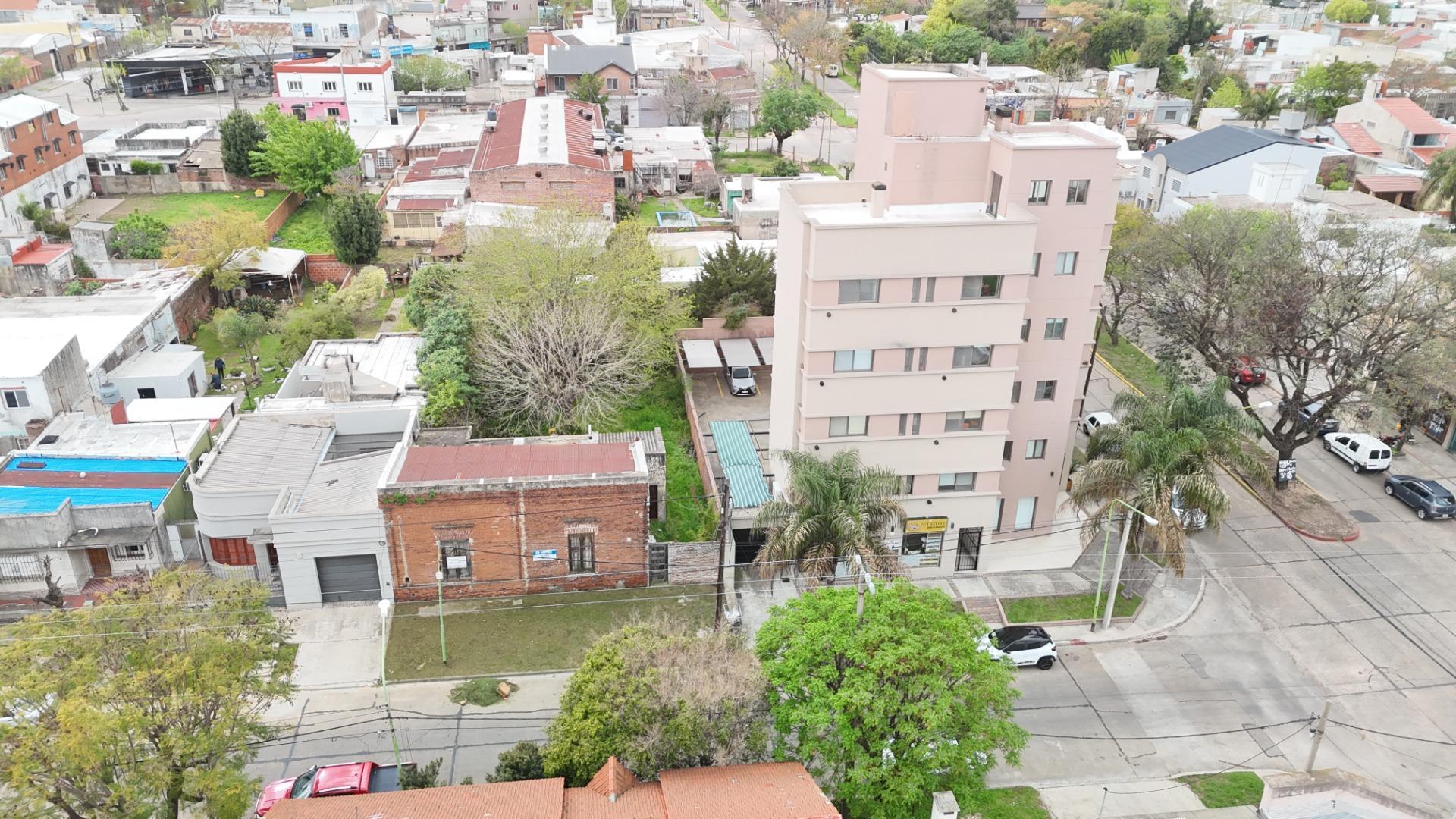LOTE EN VENTA C/CASA A DEMOLER - EXCELENTE OPORTUNIDAD