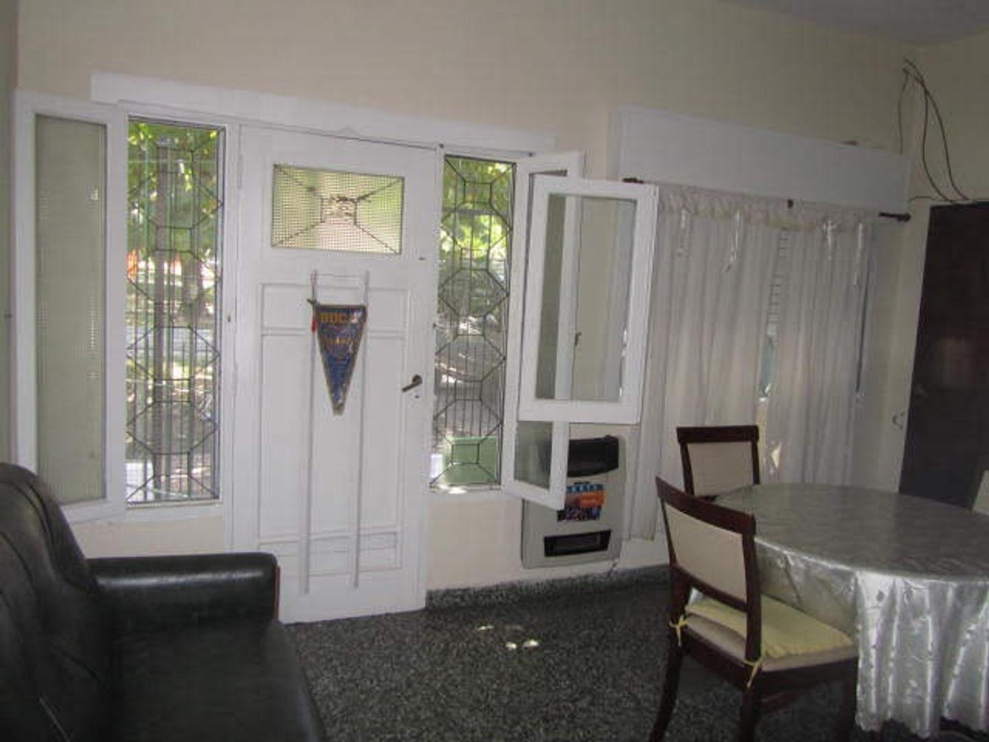 Casa 3 ambientes con 1 baño