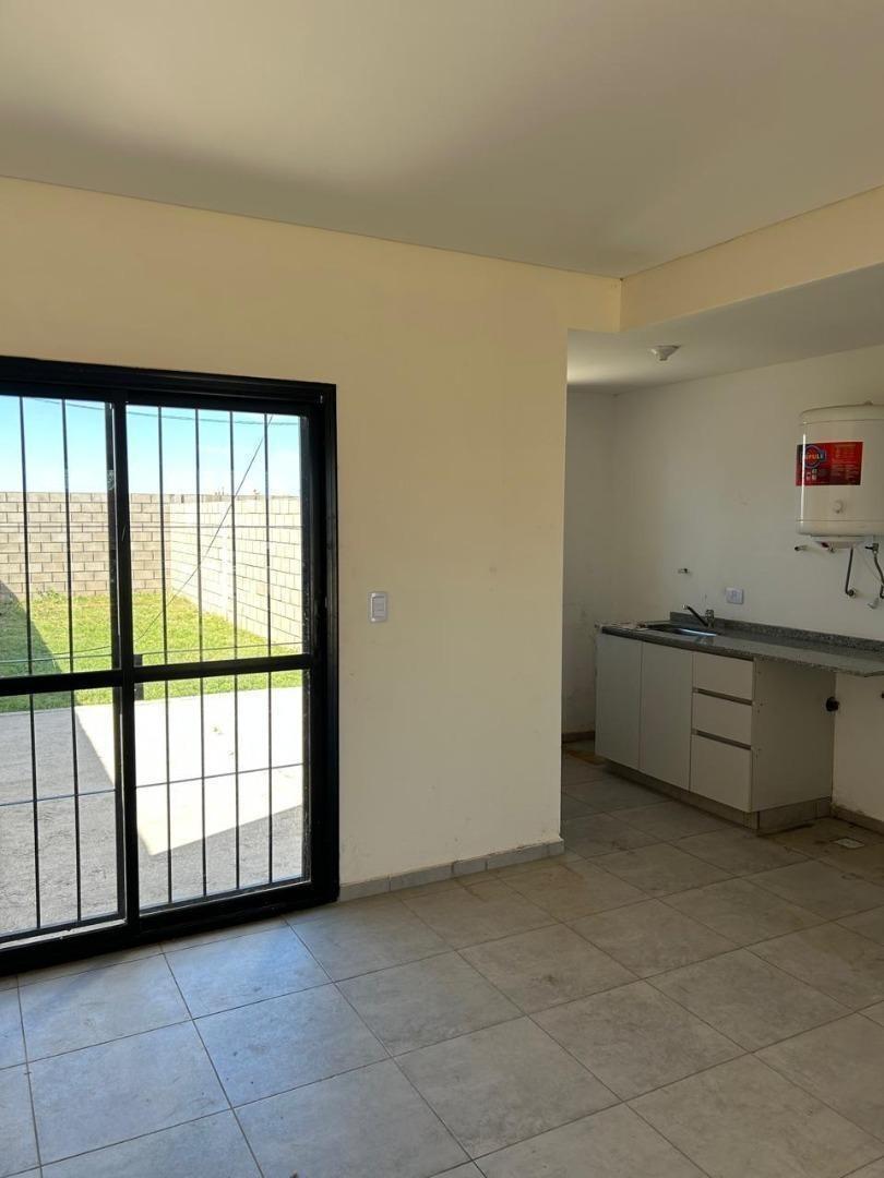 Casa 3 ambientes con 2 baños