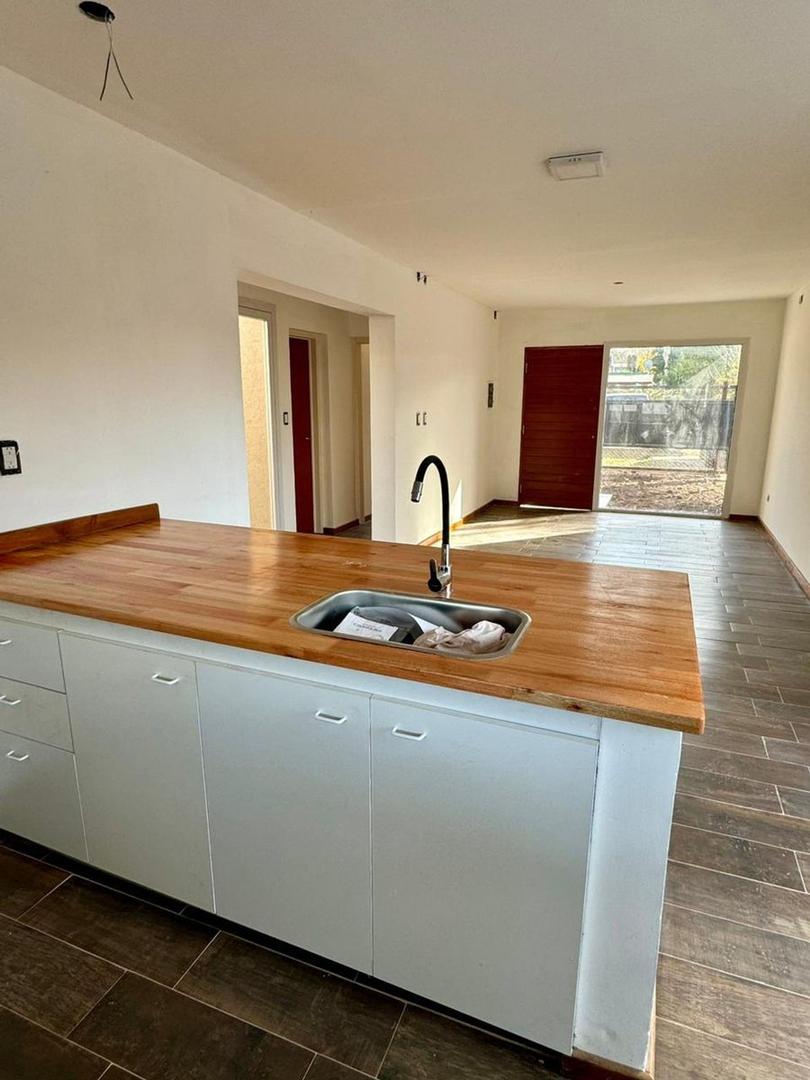 CASA EN VENTA DOS DORMITORIOS FUNES ZONA 8