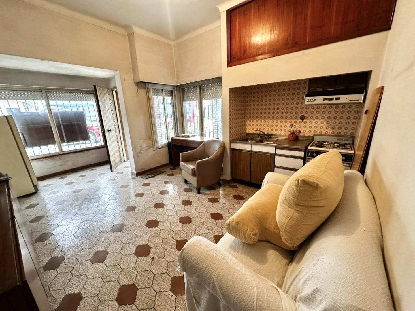 Viviendas + local comercial en excelente ubicación.