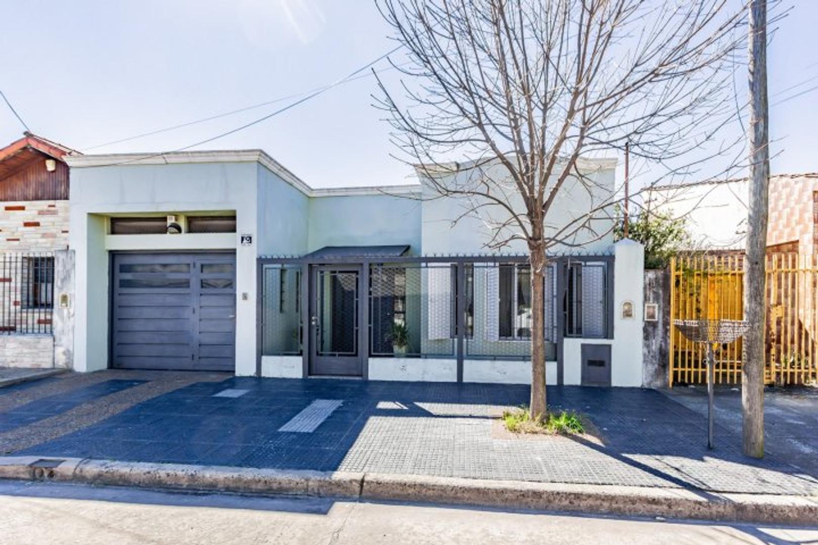 CASA . VENTA . 5 AMBIENTES . QUINCHO . PATIO . RAMOS MEJIA