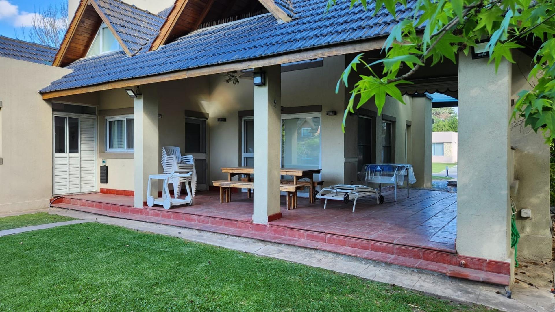 Casa en Alquiler de 3 dormitorios