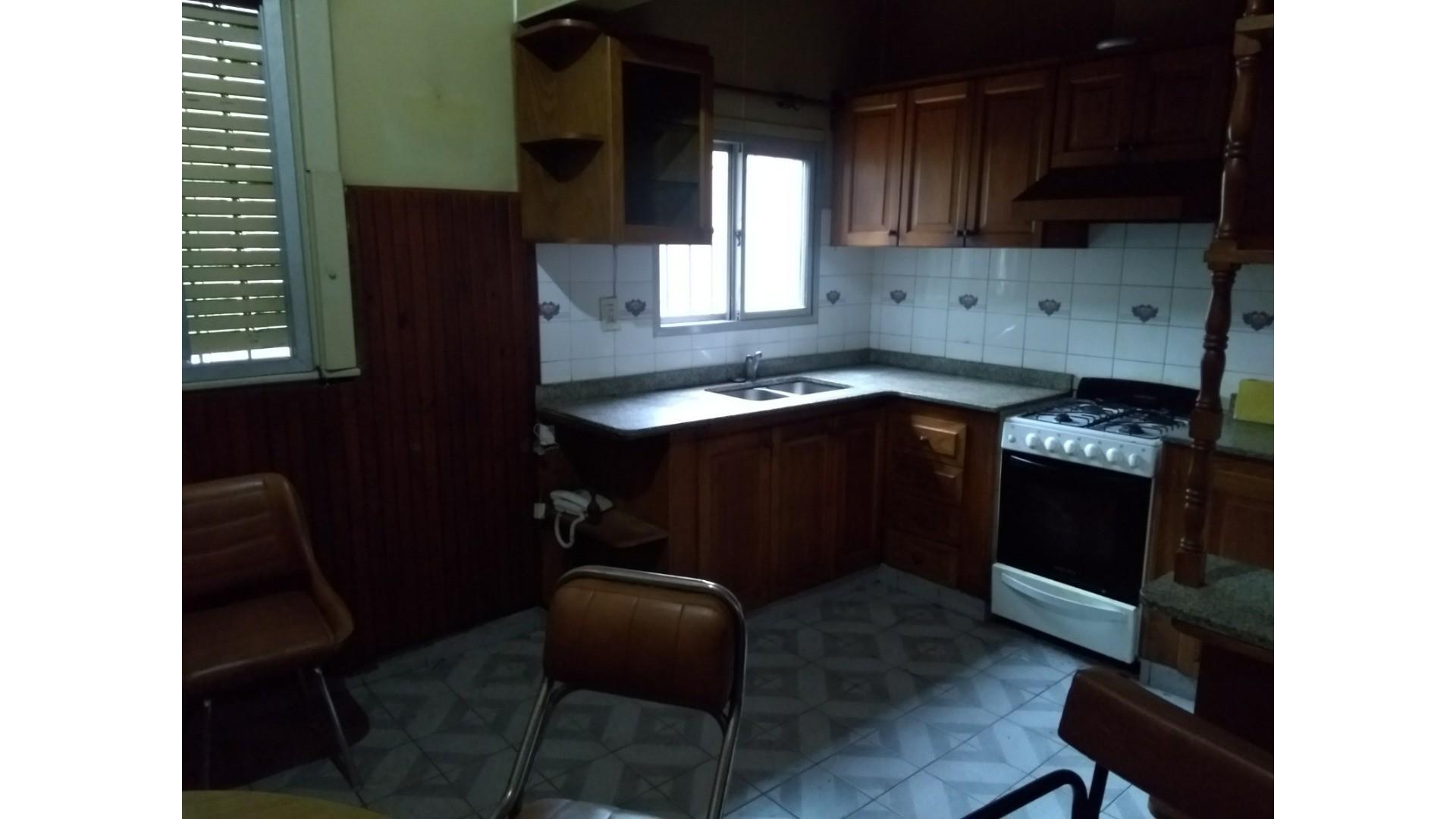 Casa 3 ambientes con 1 baño