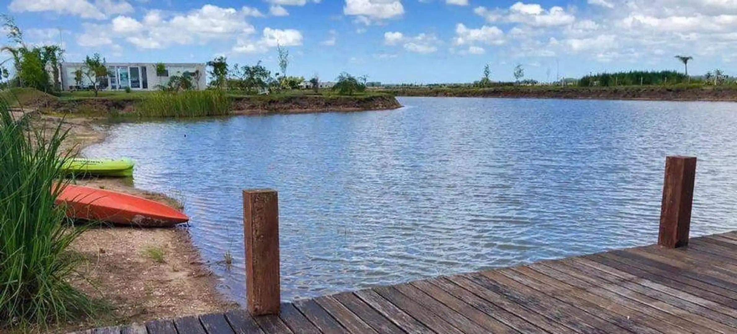 LOTE EN VENTA en Campos de la Enriqueta FRENTE A LA LAGUNA E
