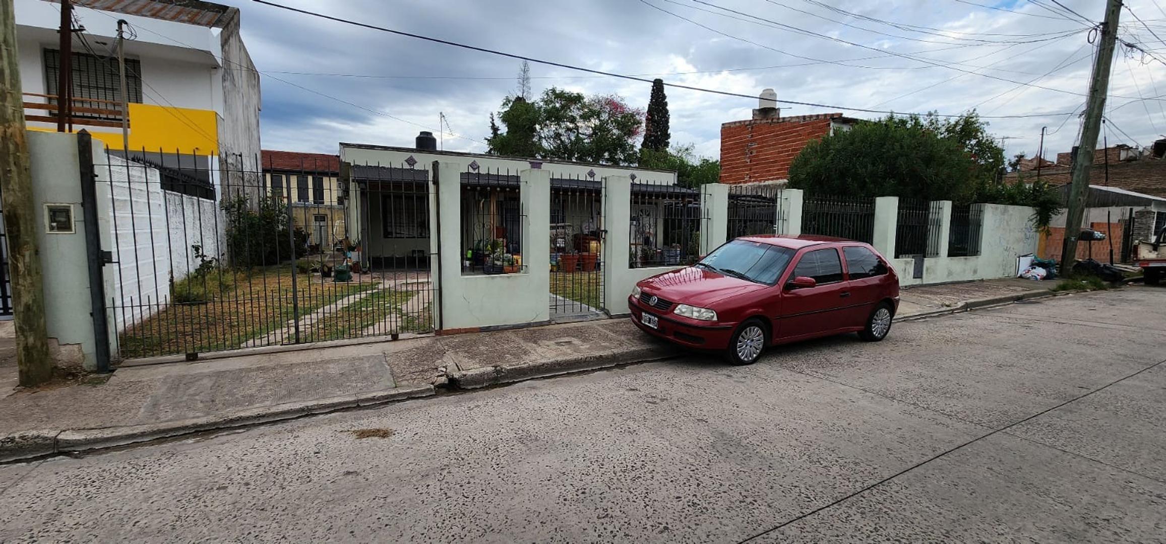 EXCELENTE PROIEDAD DE 4 AMBIENTES CON JARDIN