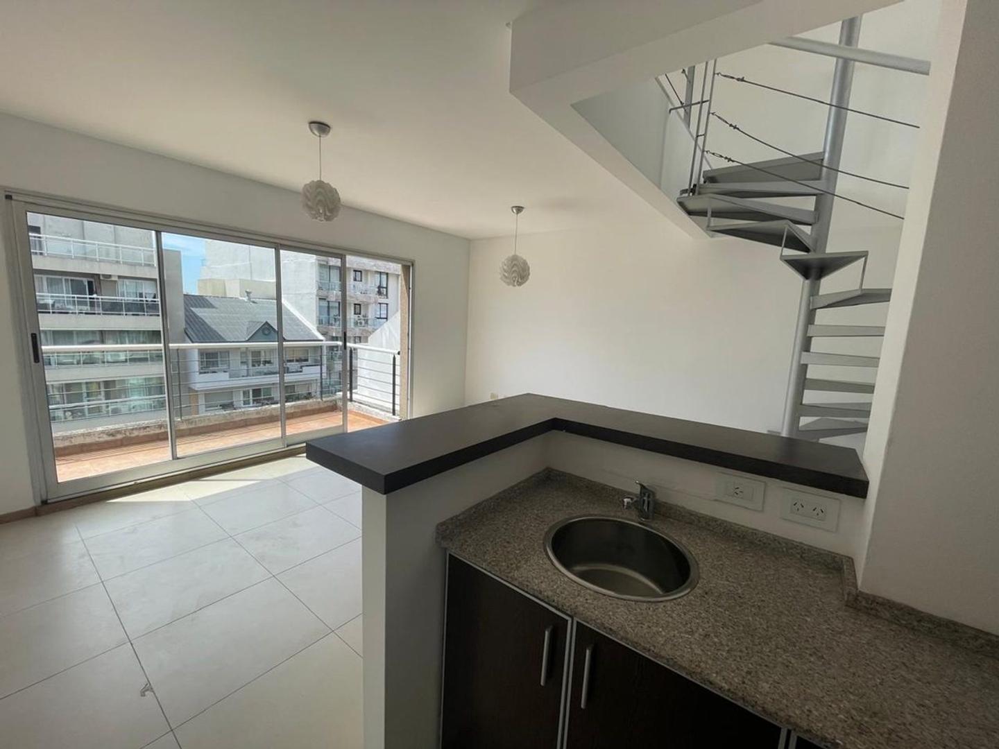 HERMOSO DEPTO 2 AMB C/ BALCON PATIO Y PARRILLA