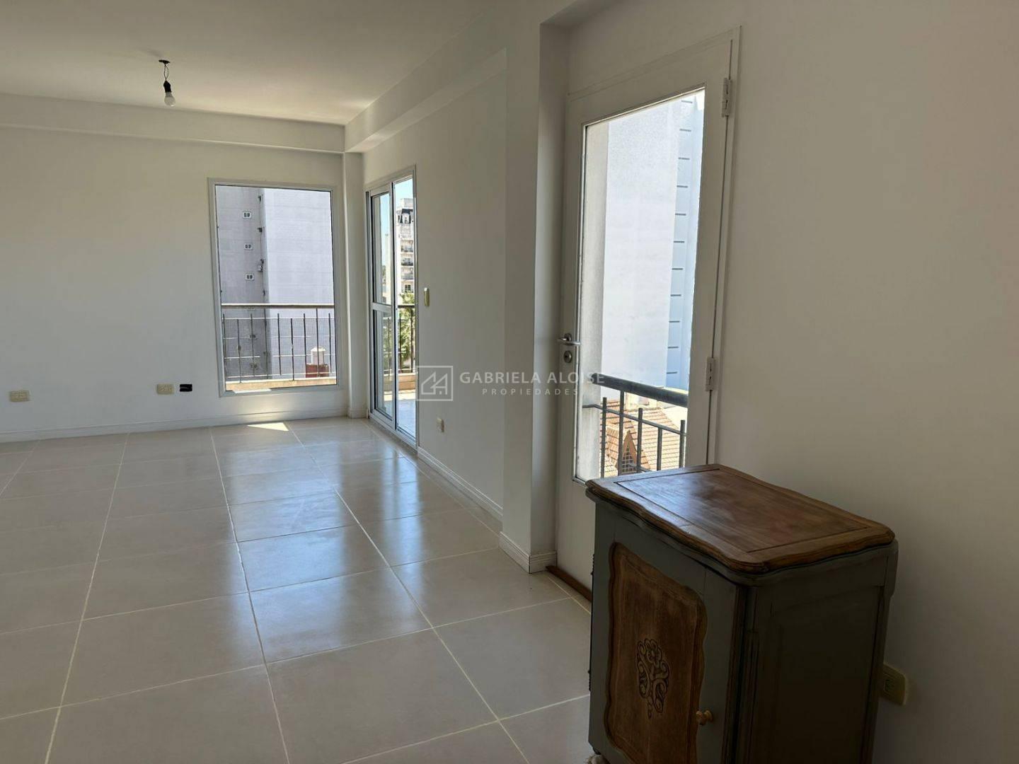 Gral.  Hornos 2700, Piso 5