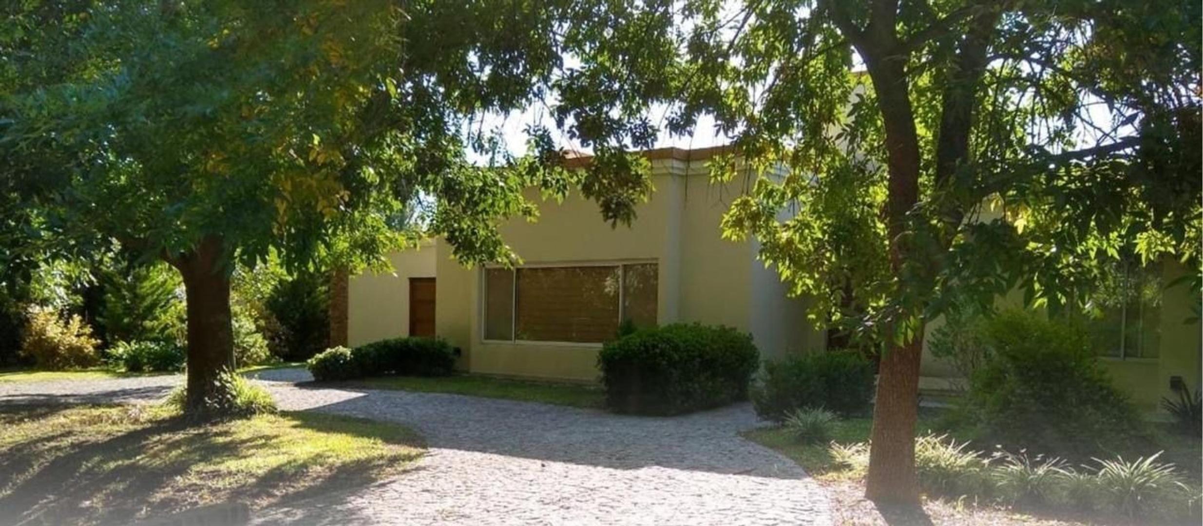 CASA EN VENTA: Club de Campo En Nacional, Gral Rodriguez