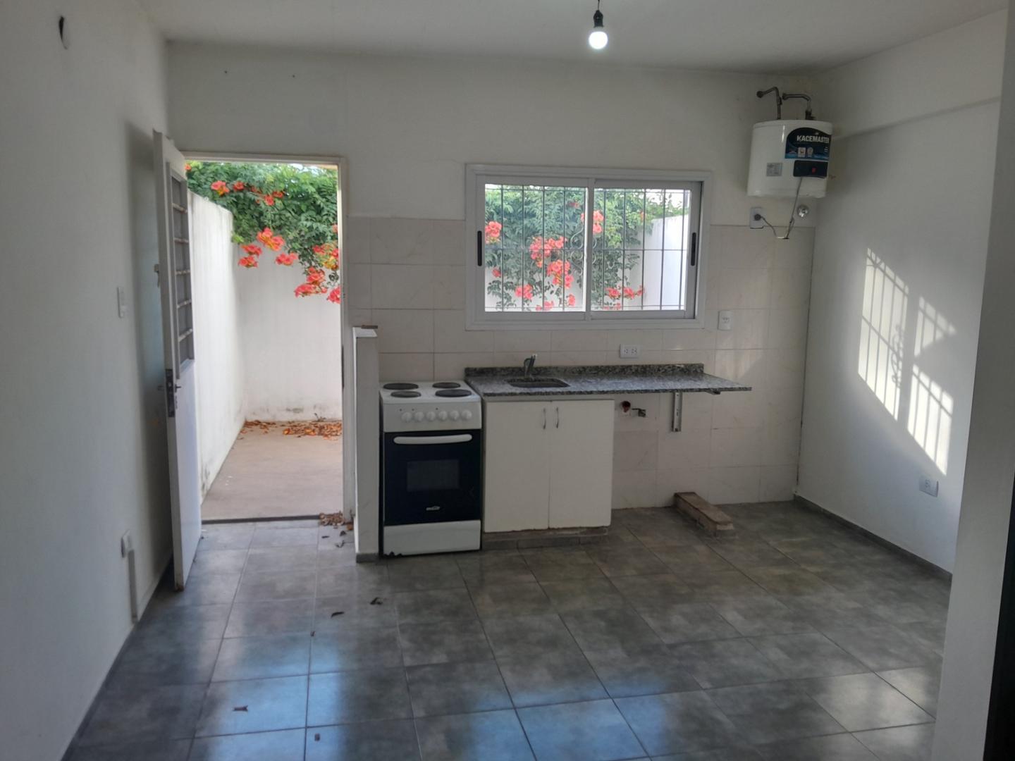 Casa 3 ambientes con 2 baños