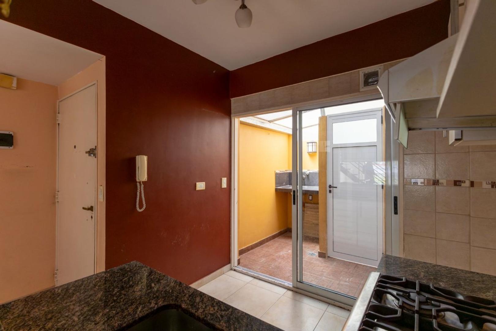 VENTA PH 3 AMBIENTES CON PATIO EN MONTE CASTRO