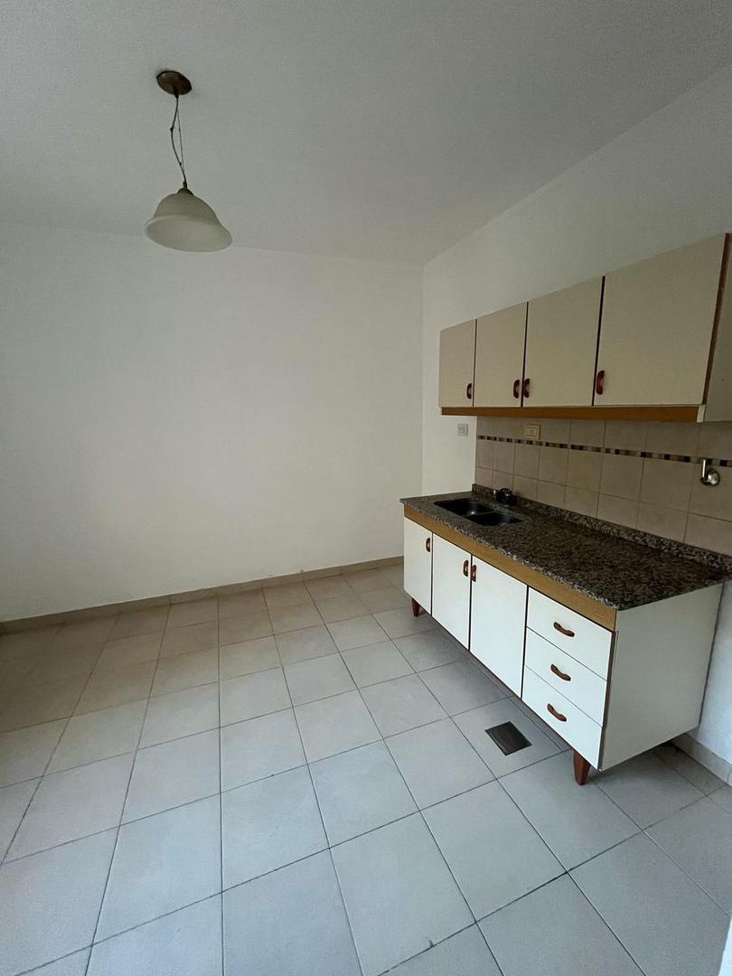 Departamento 6 ambientes con 2 baños