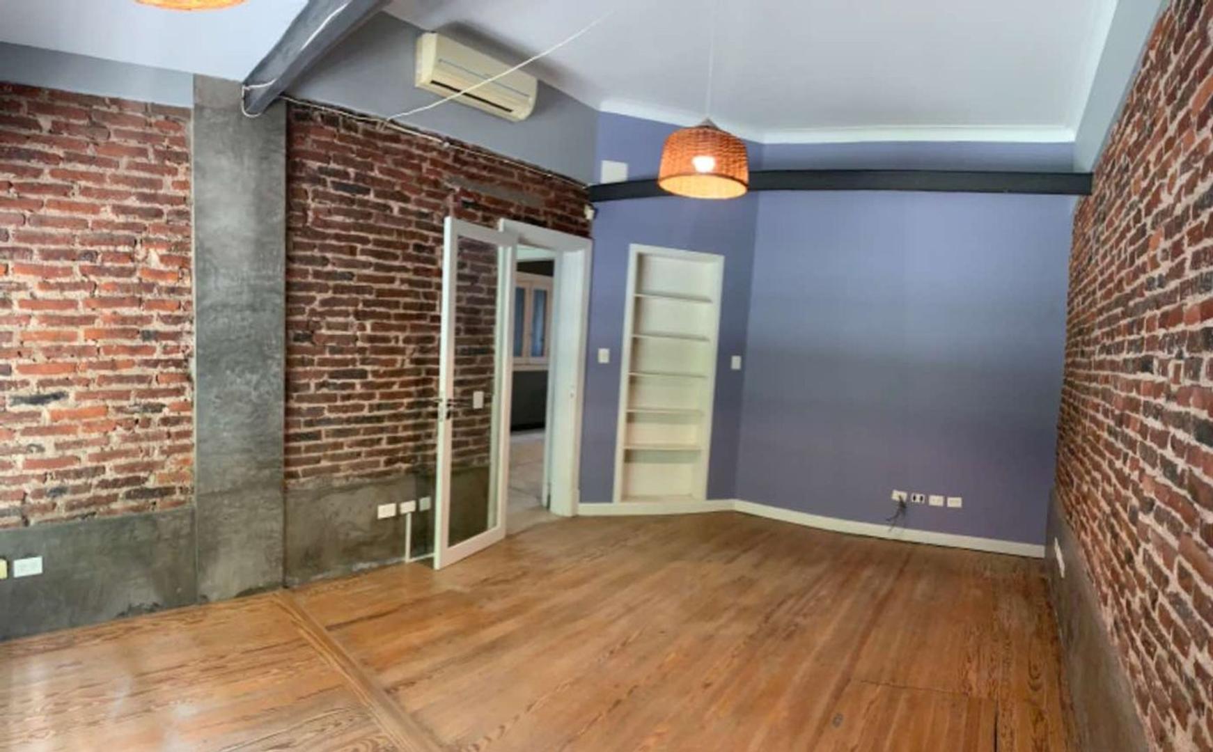 Casa en Alquiler con 2 cocheras