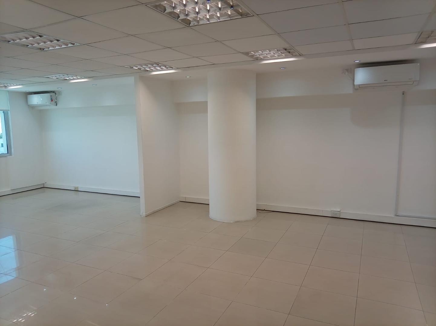 Zona Alto NOA Shopping Oficina amplia
