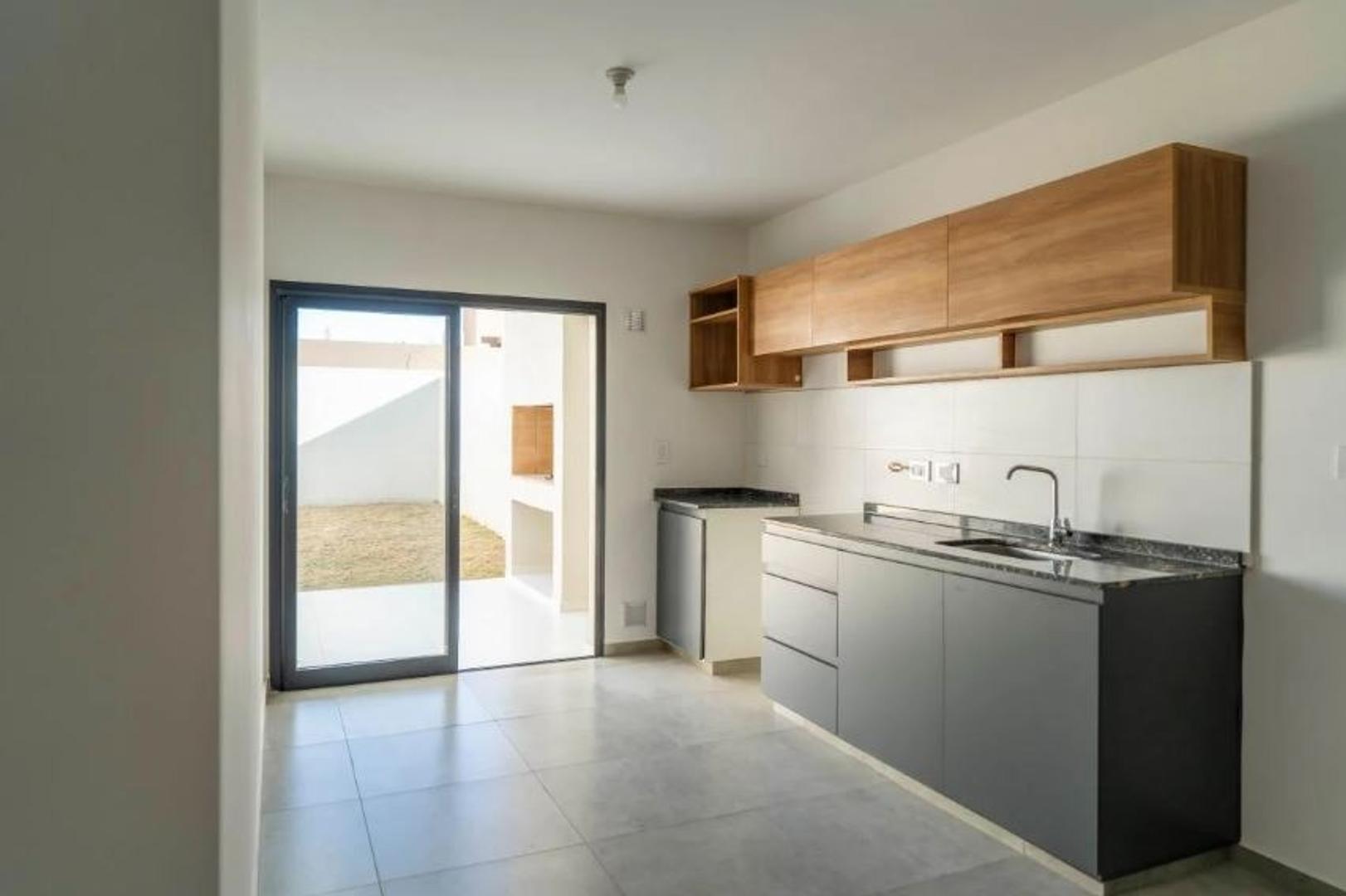 Casa 3 ambientes con 2 baños