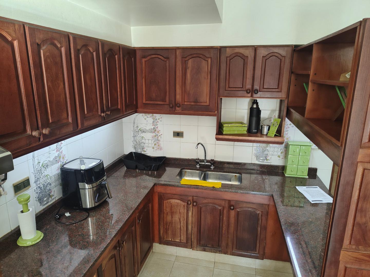 Casa 5 ambientes con 3 baños