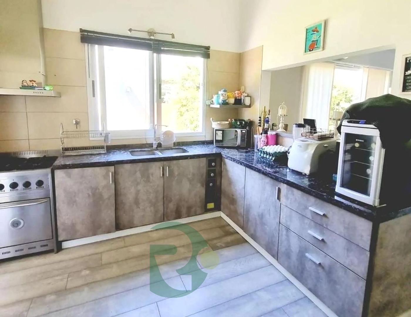 VENTA CASA 6AMB.PILETA.BARRIO ALTOS DEL SOL.PERMUTA