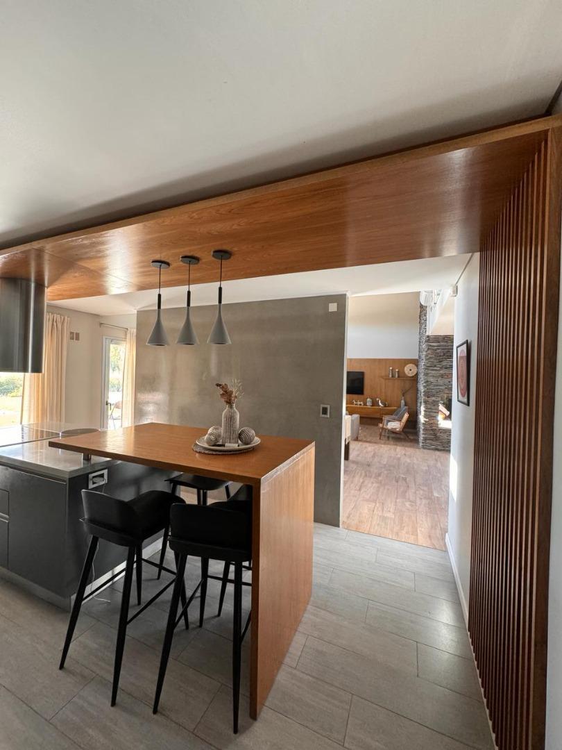 Casa 4 ambientes con 4 baños