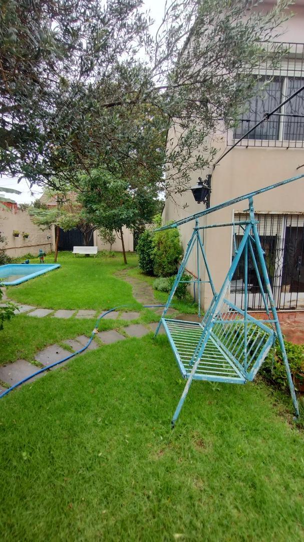 Casa en Venta con 3 cocheras