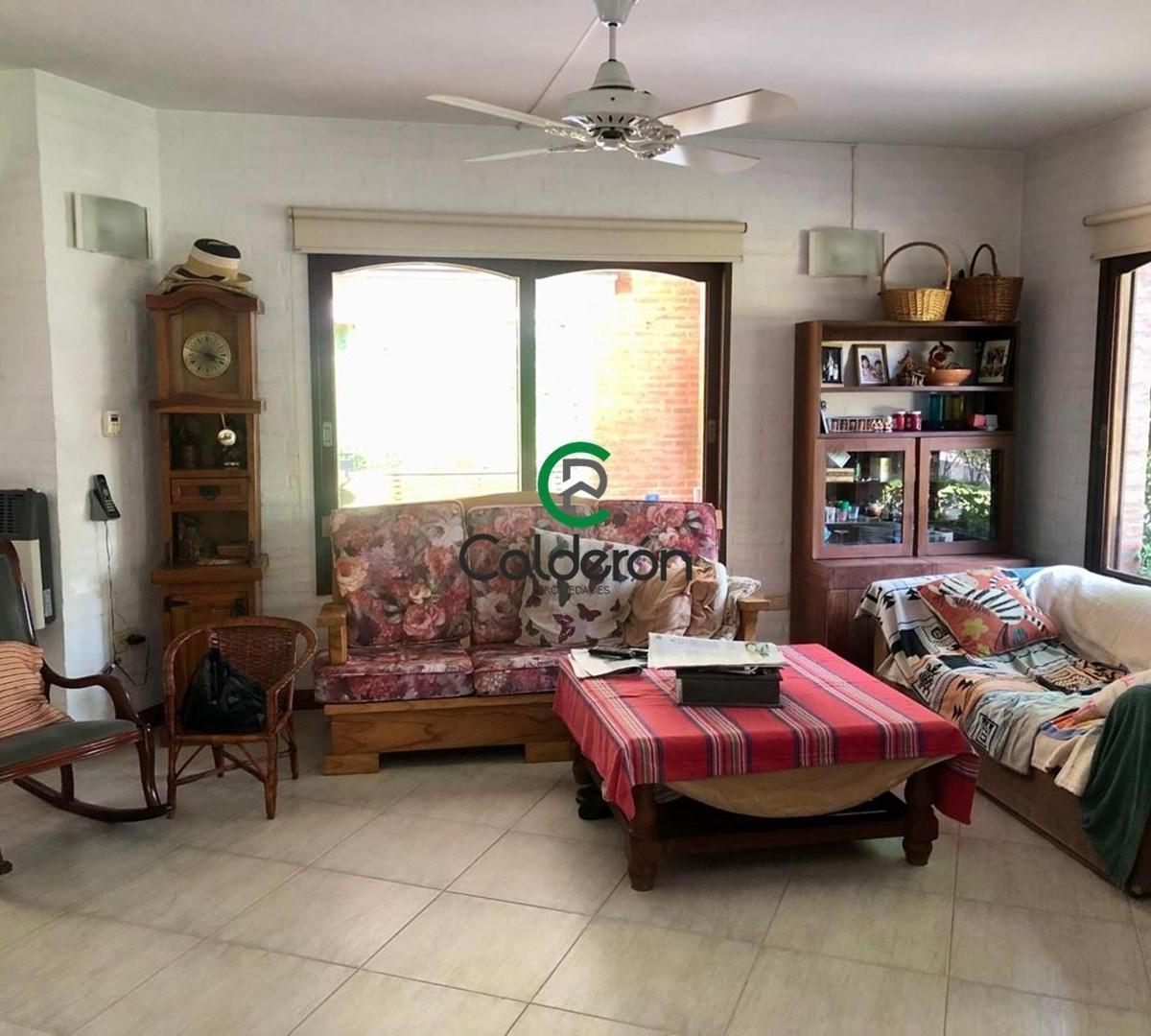 Casa 5 ambientes con 4 baños