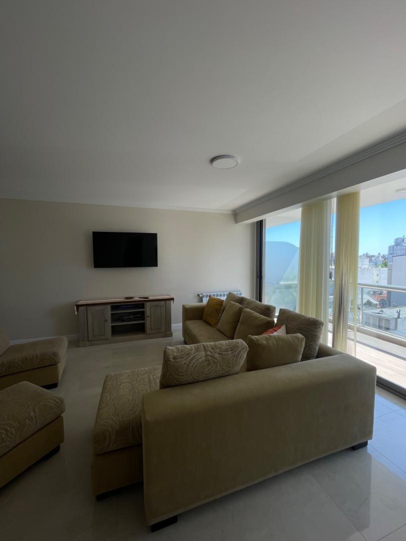 Departamento 3 Amb. con balcón saliente