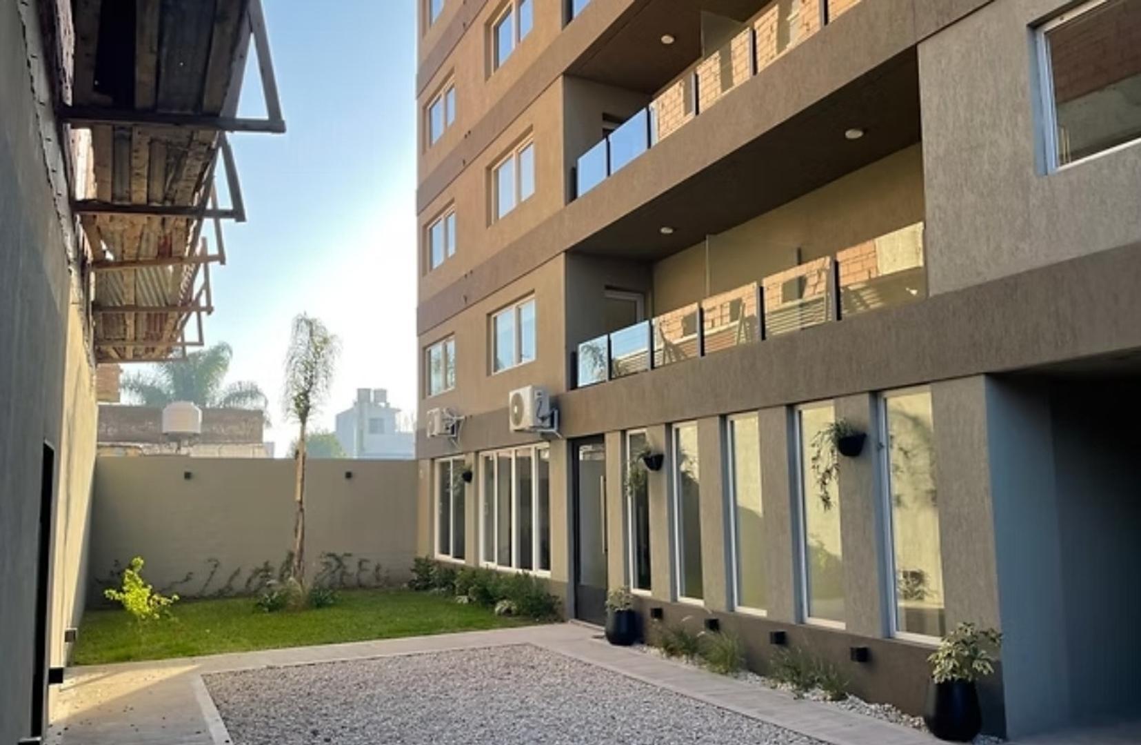 Bouchard 200, Piso 6