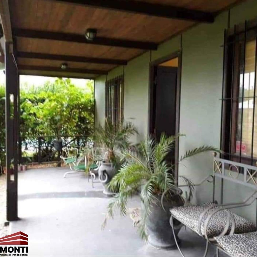 Casa 2 ambientes con 1 baño